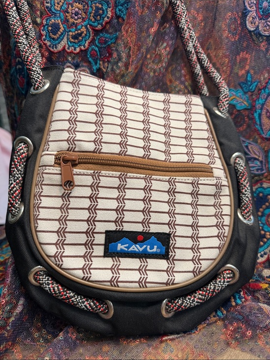 Kavu Handbags - NWT Kavu limited edition rope bag